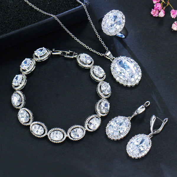 Conjunto de 4 collares, pendientes, pulseras y anillos con circonitas cúbicas brillantes y forma ovalada grande.