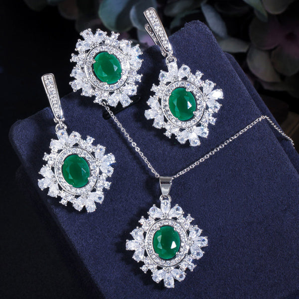 Conjunto de 3 joyas con circonitas cúbicas verdes mate redondas y grandes flores