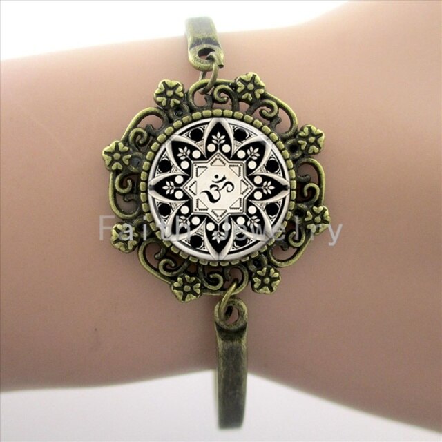 Yoga Picture Glass Cabochon Dome Lace Bracelet