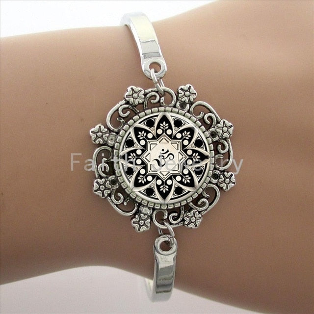 Yoga Picture Glass Cabochon Dome Lace Bracelet