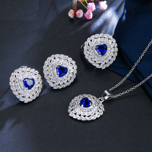 Collar, pendientes y anillos de circonita cúbica con forma de corazón grande