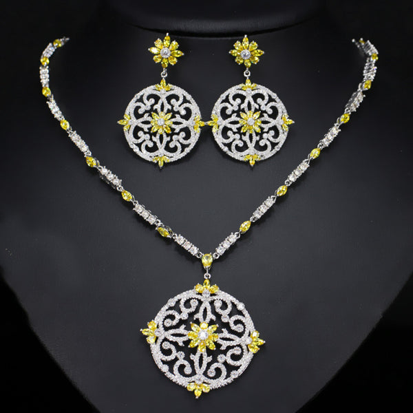 Conjunto de joyería nupcial con collar y pendientes largos grandes