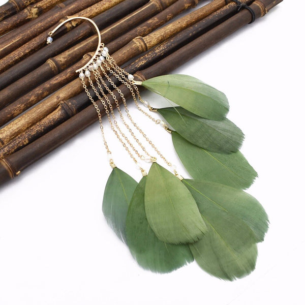 Pendientes de clip con borlas largas, plumas y hojas verdes estilo bohemio