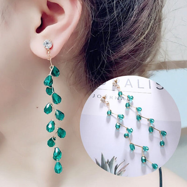Pendiente de clip cruzado largo estilo coreano con diamantes de imitación verdes, sin perforación