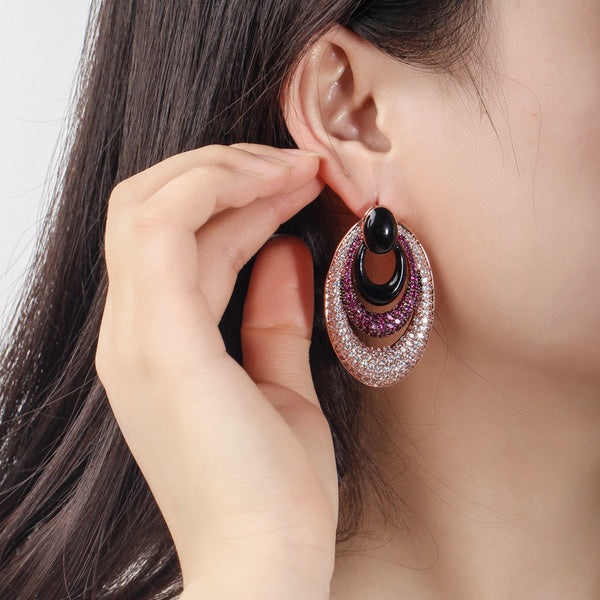 Pendientes de aro largos grandes con forma ovalada de rosa roja y blanca con circonitas cúbicas