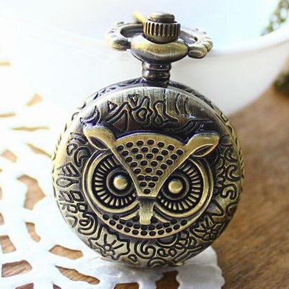 Reloj de bolsillo único de aleación antigua con búho vívido