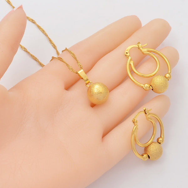Conjunto de joyería de cuentas, bolas, colgantes, cadenas y pendientes